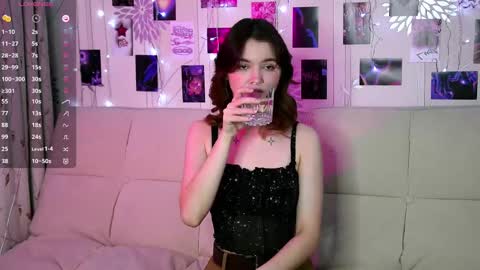Snapshot of lil_raysss chatting on February 21, 4:40 am Ray online show from February 21, 4:40 am