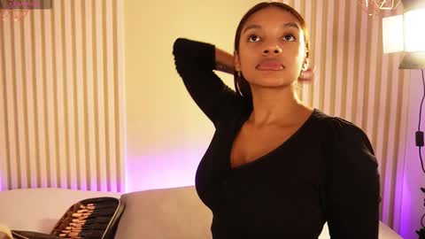 L I L A   online show from February 9, 3:31 am