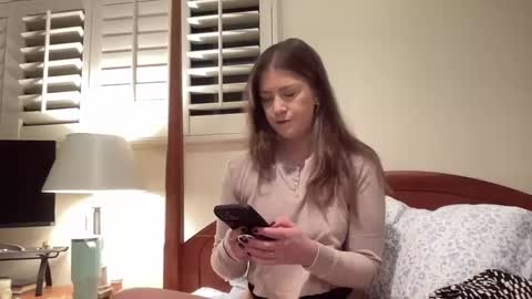 lilbi85_ online show from December 16, 12:26 am