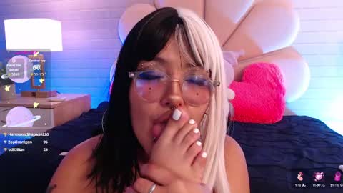 lilcandy19 online show from July 27, 2:25 pm