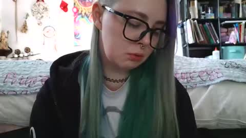 Snapshot of lilemmy1999 chatting on December 2, 5:02 pm emily ryanson online show from December 2, 5:02 pm