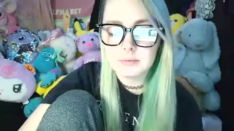 Snapshot of lilemmy1999 chatting on January 8, 5:59 pm emily ryanson online show from January 8, 5:59 pm