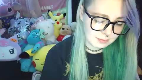 Snapshot of lilemmy1999 chatting on December 9, 5:19 pm emily ryanson online show from December 9, 5:19 pm