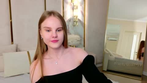 lili_lohan online show from July 23, 8:44 am