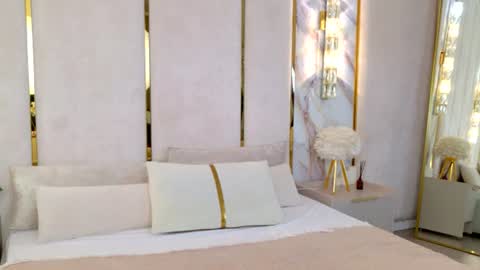lili_lohan online show from June 26, 5:09 am