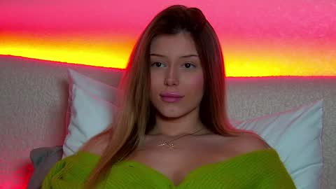 Mia online show from January 28, 4:30 pm