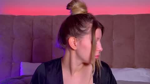 Mia online show from March 11, 6:19 am