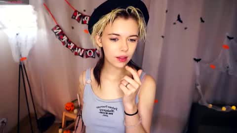 Lilian online show from October 16, 7:11 am