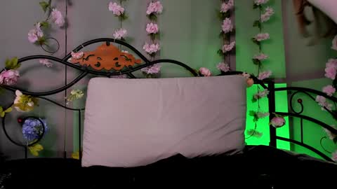 hi guys Im new here Im 18 years oldIve never had sex online show from January 14, 3:36 pm