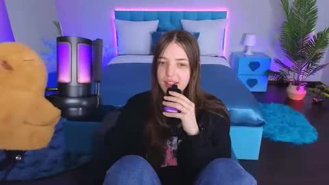 Lili Bakery online show from October 18, 5:10 am