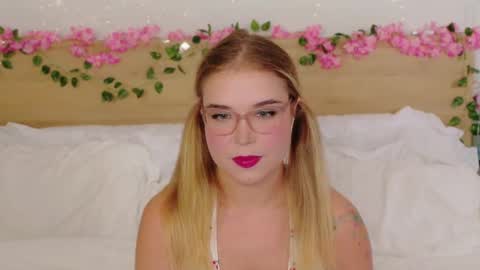 Lilith Bonheur online show from December 18, 1:16 pm