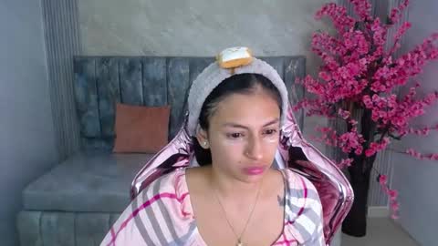 Snapshot of lilith_petit_sub chatting on January 23, 12:52 pm Lilith online show from January 23, 12:52 pm