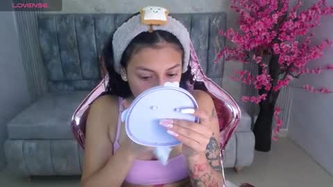 Snapshot of lilith_petit_sub chatting on January 30, 12:48 pm Lilith online show from January 30, 12:48 pm