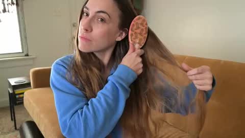 L online show from December 18, 6:34 pm