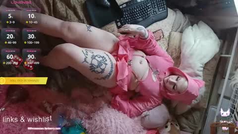 Snapshot of lilithrosexoxo chatting on February 27, 9:00 am lilith rose online show from February 27, 9:00 am