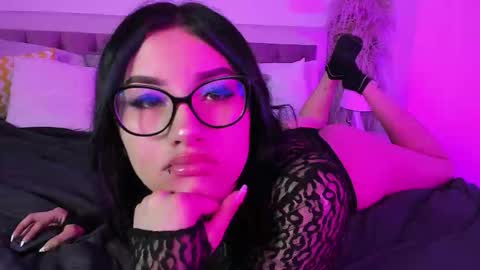 Snapshot of lilitth_isadore chatting on October 17, 8:23 pm Lily online show from October 17, 8:23 pm