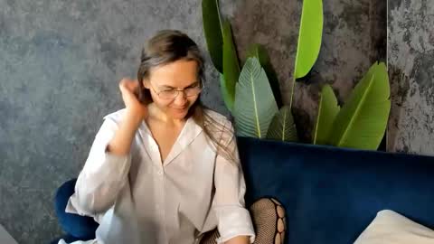 lillian_white1 online show from October 21, 12:14 am