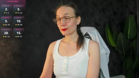 lillian_white1 online show from March 24, 1:11 am
