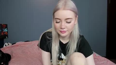lillie_berry online show from June 11, 4:31 am