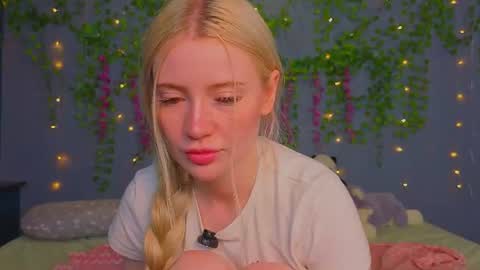 lillie_berry online show from July 16, 5:34 am