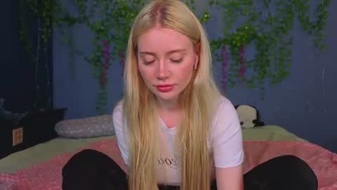 lillie_berry online show from July 24, 4:43 am
