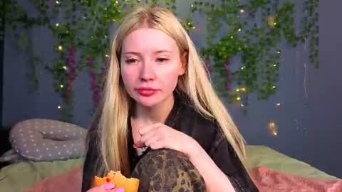 lillie_berry online show from July 22, 4:24 am