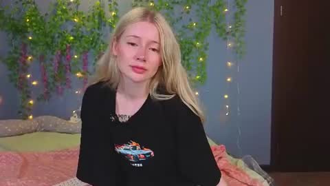 lillie_berry online show from July 30, 6:03 am