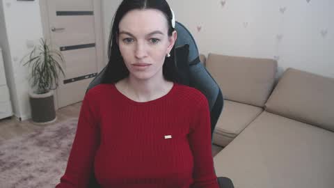 lilliyves online show from April 9, 11:26 am