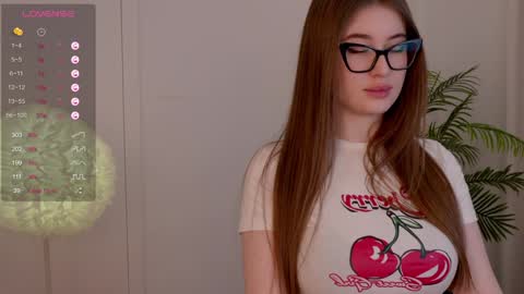 Snapshot of lilly_colins chatting on February 1, 2:56 pm Lilly Colins online show from February 1, 2:56 pm
