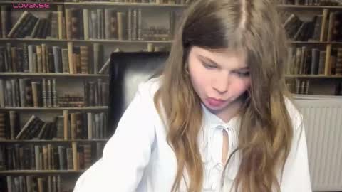 Lilly online show from November 9, 7:43 pm