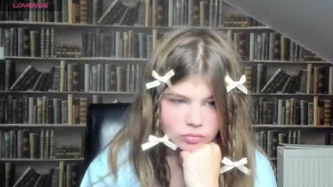 Lilly online show from November 6, 10:26 pm