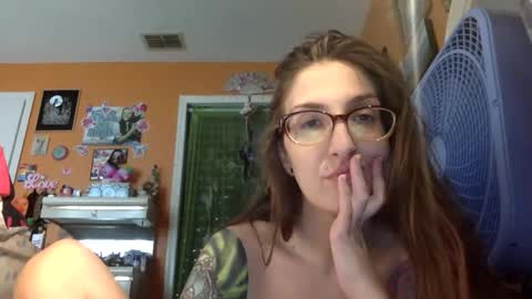 hi guys im back on here 3 online show from May 18, 7:31 pm