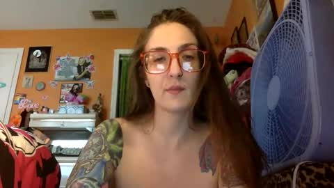 hi guys im back on here 3 online show from May 17, 5:12 pm