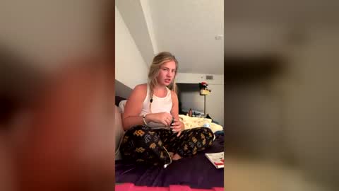 lillyxlaa online show from July 29, 11:32 am