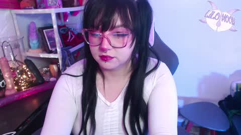 Snapshot of lilomoon69 chatting on December 31, 2:19 am Lilo online show from December 31, 2:19 am