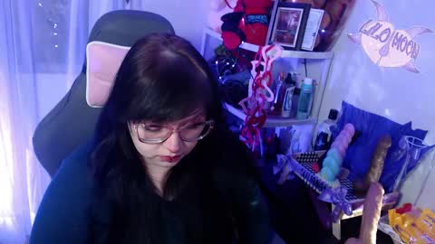 Snapshot of lilomoon69 chatting on February 18, 3:21 am Lilo online show from February 18, 3:21 am