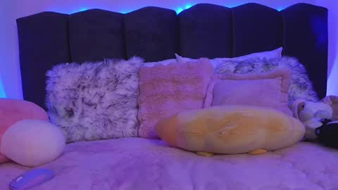 Lilou online show from February 23, 12:04 pm