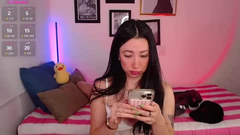 Snapshot of lily_evans_ chatting on January 23, 11:26 pm just lily online show from January 23, 11:26 pm