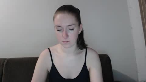 lily_love_x online show from November 28, 11:30 pm