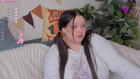 Snapshot of lilybelll chatting on October 16, 6:38 am Lily online show from October 16, 6:38 am
