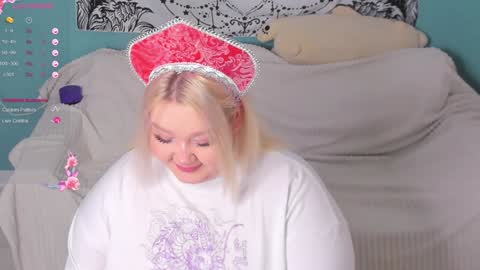 Snapshot of lilybelll chatting on December 26, 10:41 pm Lily online show from December 26, 10:41 pm