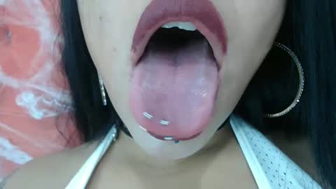 lilyjamesx online show from October 9, 5:39 pm