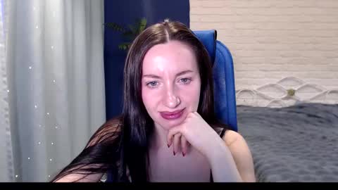 Lily online show from January 7, 9:45 am