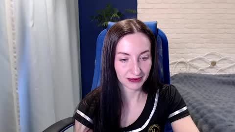 Lily online show from April 14, 7:30 am