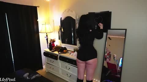 Liliana Marie Pixelate online show from January 30, 11:55 pm