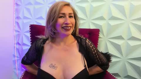 Snapshot of lilyqueen_cg chatting on September 26, 6:05 pm Lily Queen online show from September 26, 6:05 pm