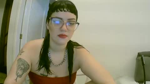 Snapshot of lilyswear chatting on February 22, 3:12 am lilyswear online show from February 22, 3:12 am