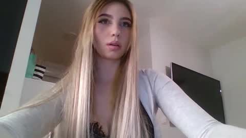 Lily online show from February 18, 8:41 pm