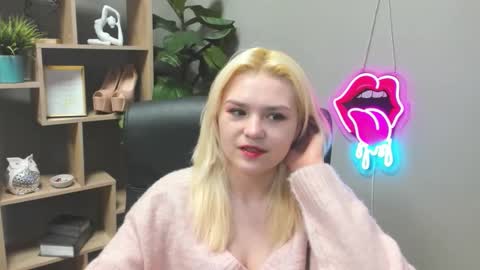 Lily online show from March 26, 7:54 am