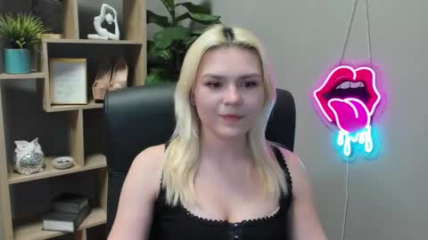 Lily online show from March 11, 2:53 pm